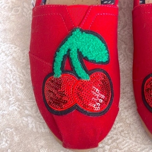 Brand New Toms Custom Cherry Red Sequin Sparkly Casual Slip On Shoes Flats - Picture 4 of 15
